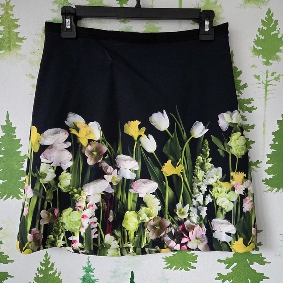 Victoria Beckham Dresses & Skirts - Victoria Beckham Floral Mini Skirt.